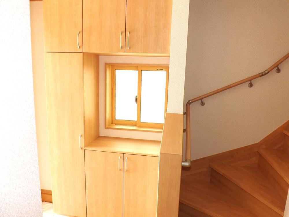 Other introspection. Local photos (entrance)