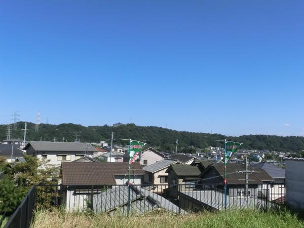 View photos from the local. Is the view from the property! !