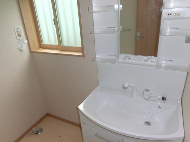 Wash basin, toilet. Indoor (July 2013) Shooting