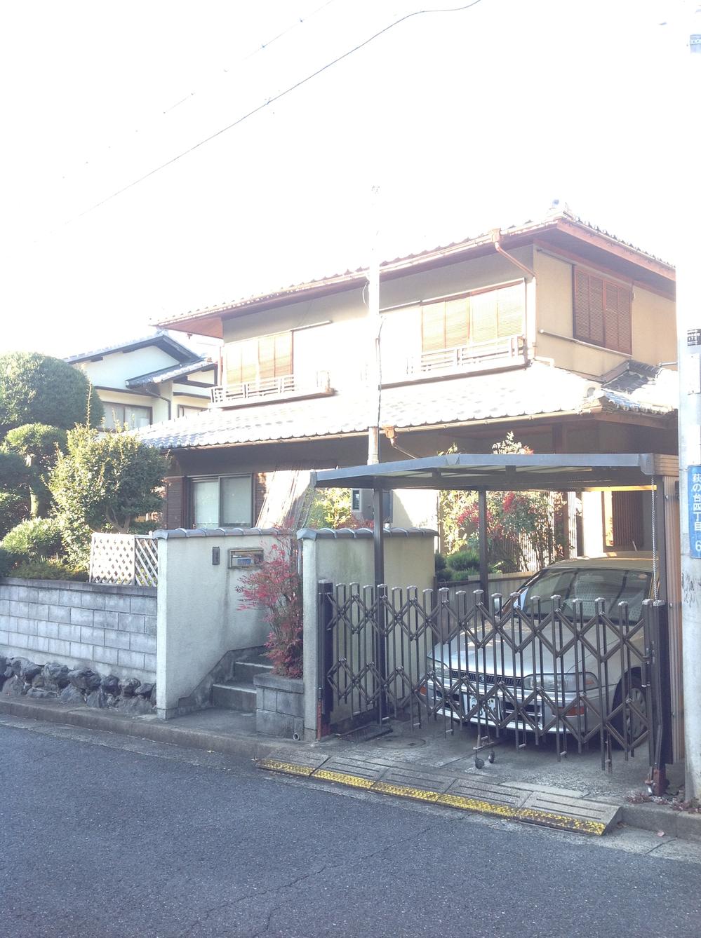 Local photos, including front road. Local (12 May 2013) Shooting