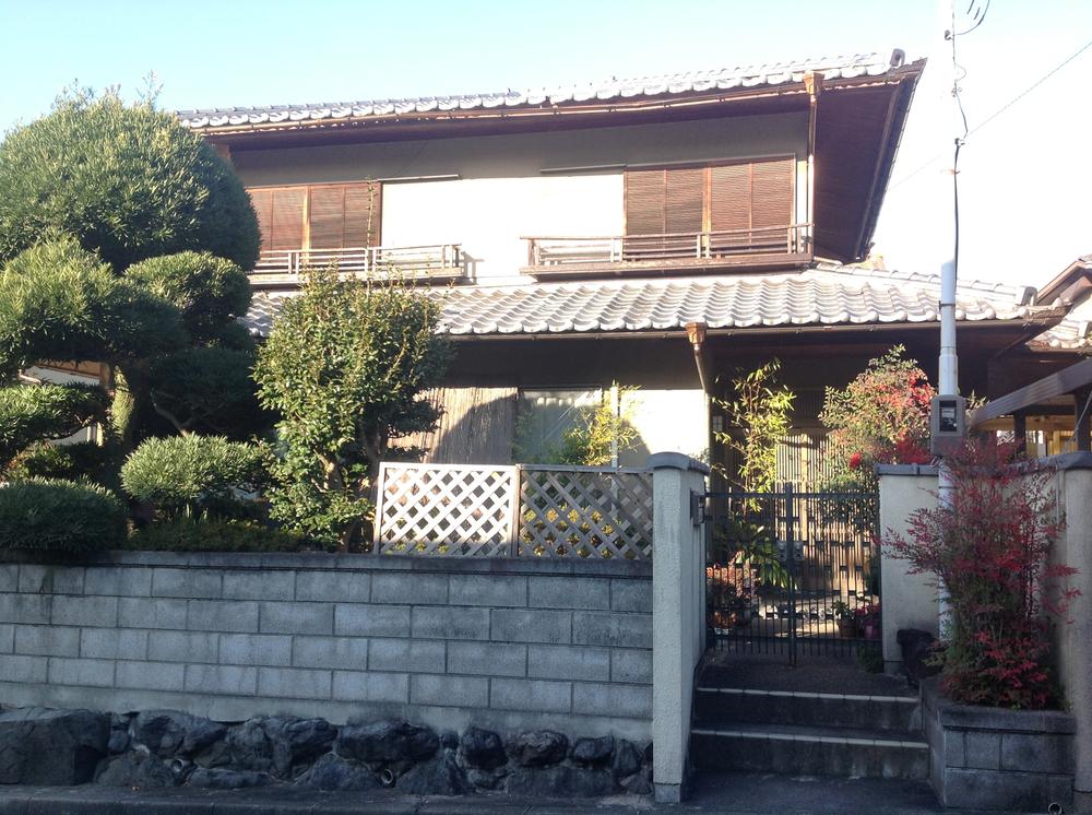 Local appearance photo. Local (12 May 2013) Shooting