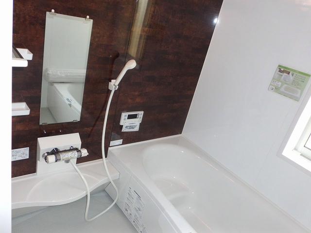 Bathroom. Spacious 1 tsubo (1616) Bathroom size