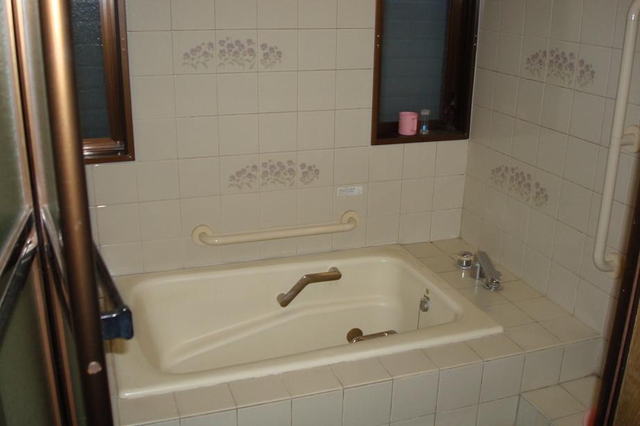 Bathroom. Indoor (12 May 2013) Shooting