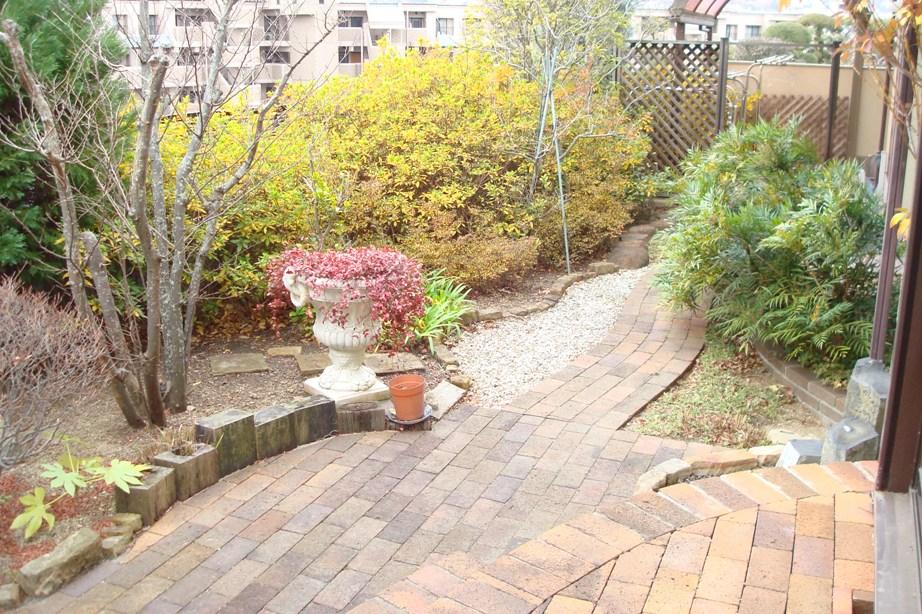 Garden. Local (12 May 2013) Shooting