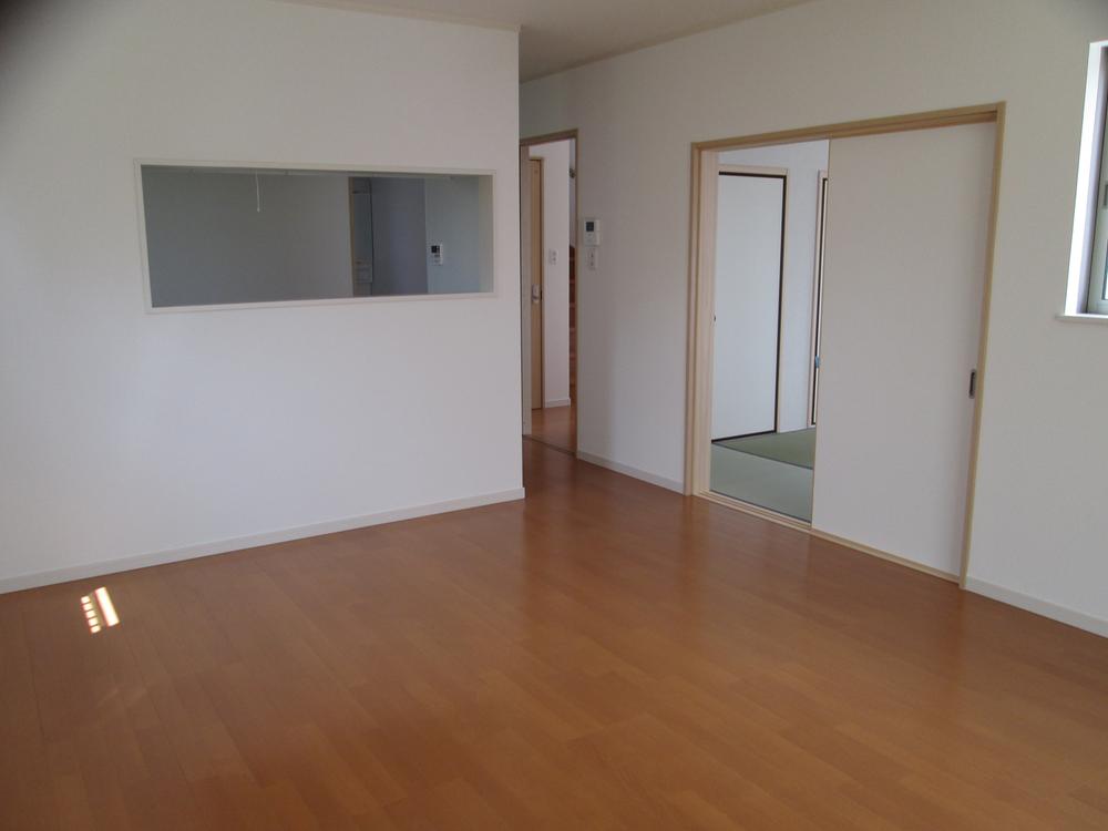 Same specifications photos (living)