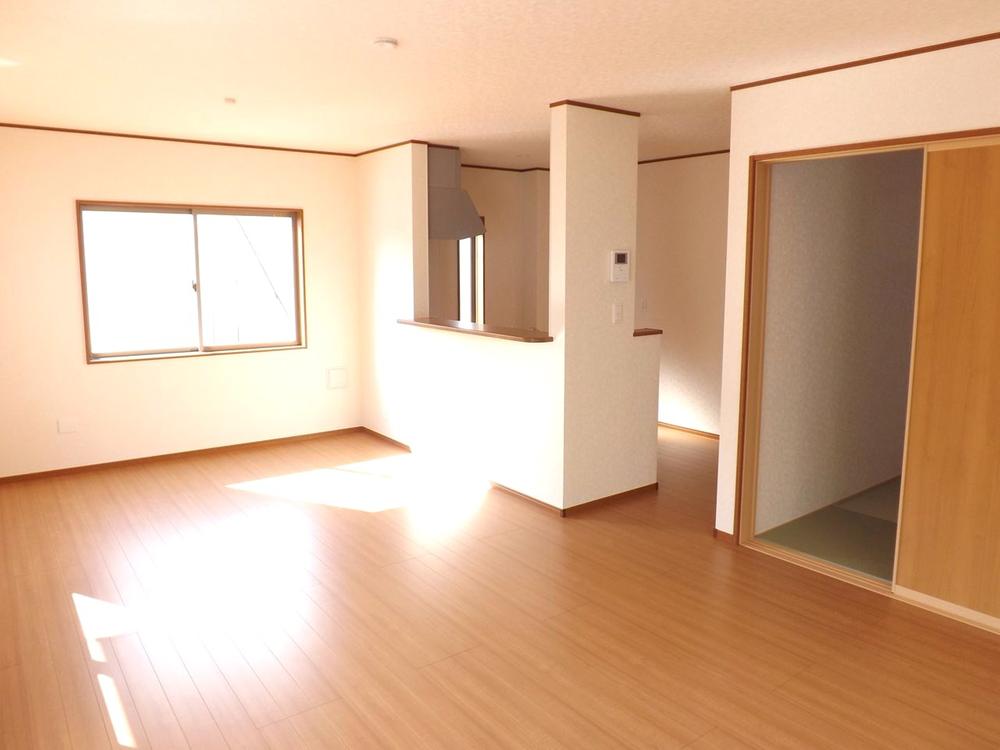 Living. Local photos (living) LDK18 Pledge, All rooms have double-glazing! 