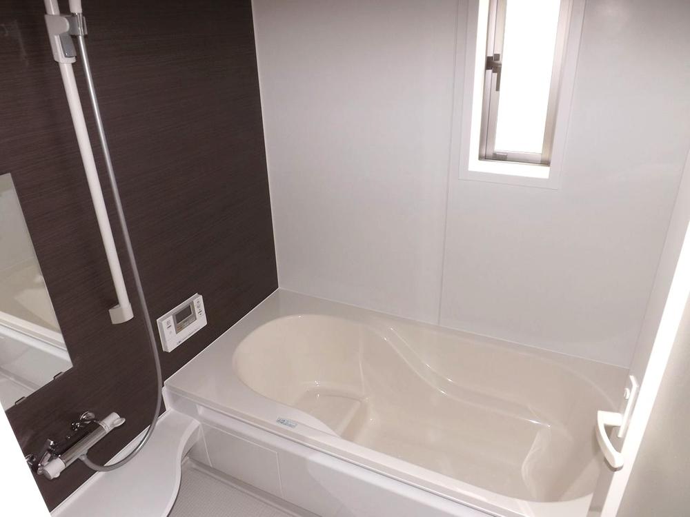 Bathroom. Local photo (bathroom)