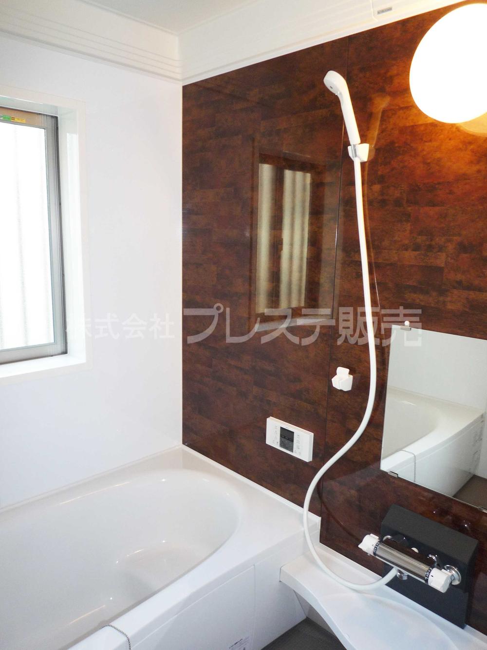 Same specifications photo (bathroom). Standard equipped with a bathroom heating dryer!