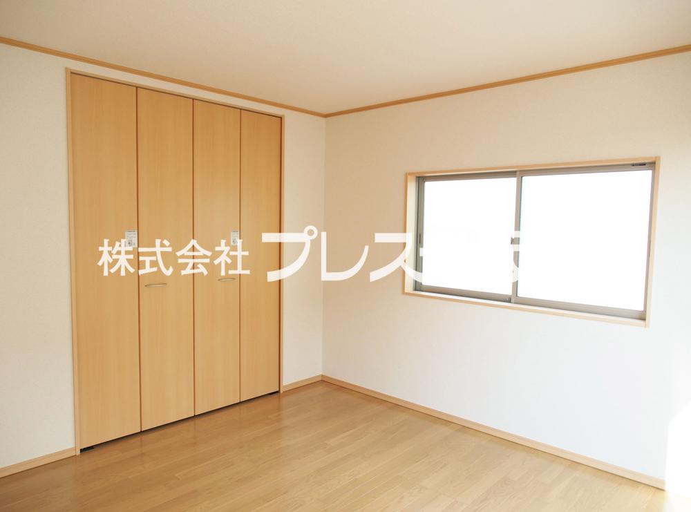 Same specifications photos (Other introspection). Second floor room construction cases