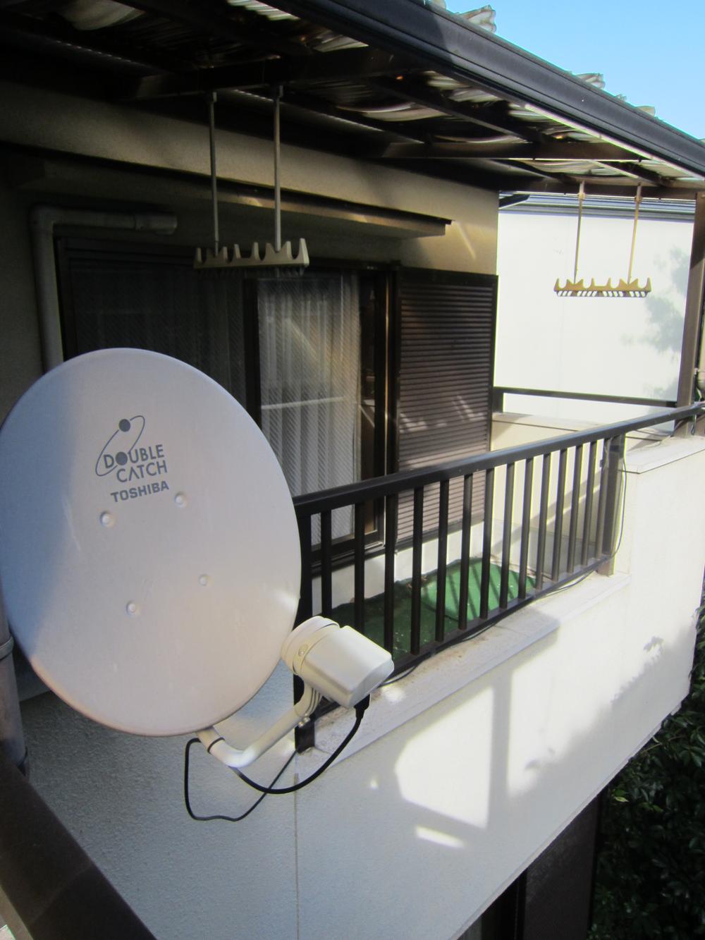 Balcony. South veranda. It is with the roof.       Local (September 2013) Shooting