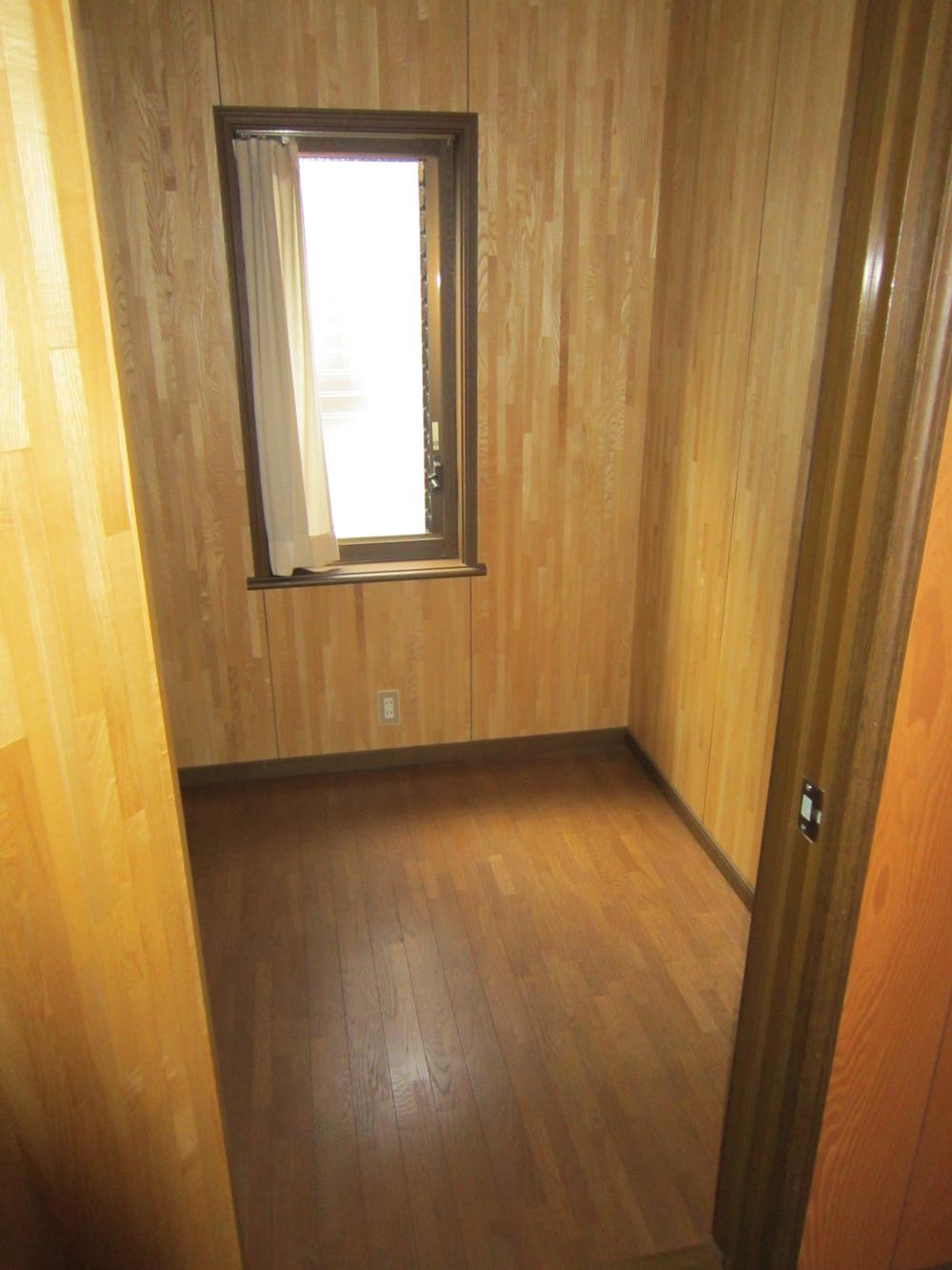 Receipt. Second floor closet is also wide enough.        Indoor (September 2013) Shooting