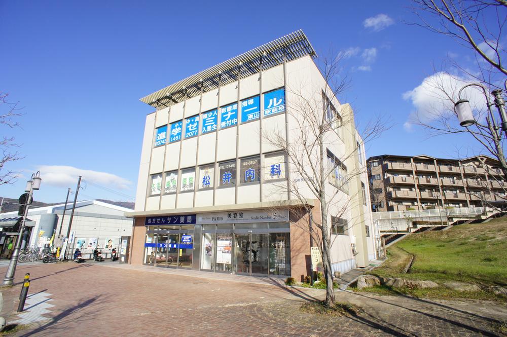 Hospital. Hoei Tatsumi building (medical building) (in the town): Medical & commercial building complex located in front of the station