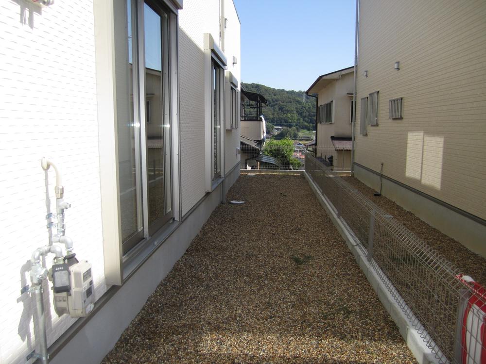 Other. The distance between the adjacent land is wide