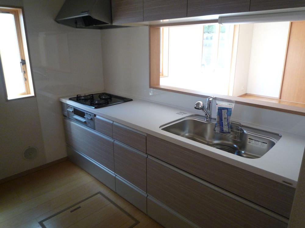 Kitchen. ■ Faucet is a system kitchen with an integrated water purifier (Building 2 kitchen) ■