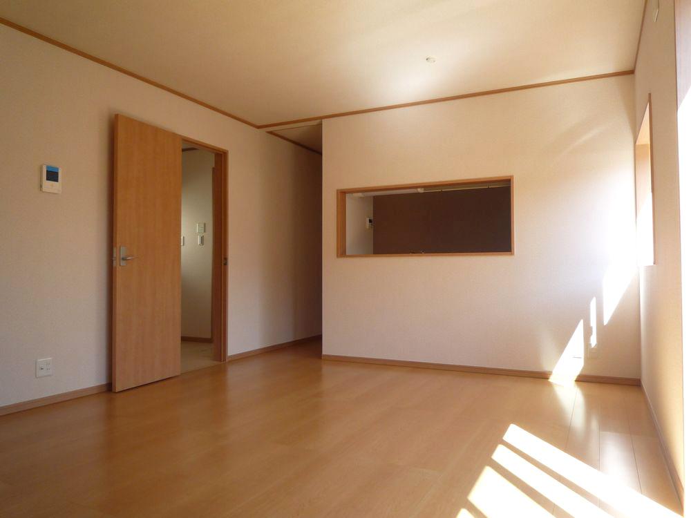 Living. ■ If you are using a pair of glass in the window of the living room, You do not have to worry about condensation (Building 3 Living) ■