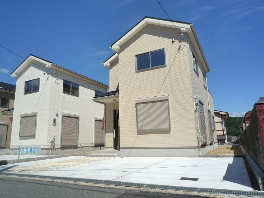 Local appearance photo. ■ 3 Building appearance ■