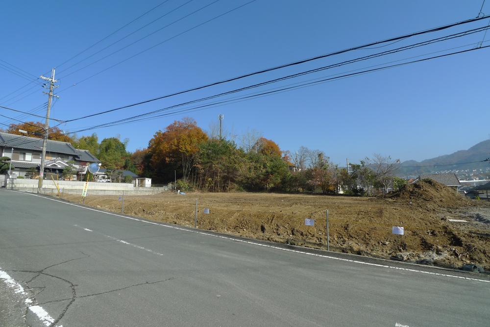 Other local. Local facing the broad road. Views of the Ikoma city from here, Exceptionally also a feeling of opening. This exhilarating views obtained with just a little bit away from the station, , Please visit us (April 2013 shooting)