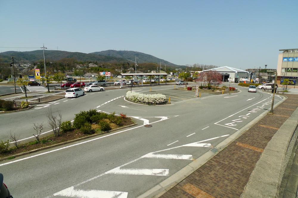 station. 750m to Rotary "Higashiyama Station" . It has always been in good condition in the season of flowers "Higashiyama" station. Price cut and medical building in front of the station, Enrollment will come ahead, such as cram school. 