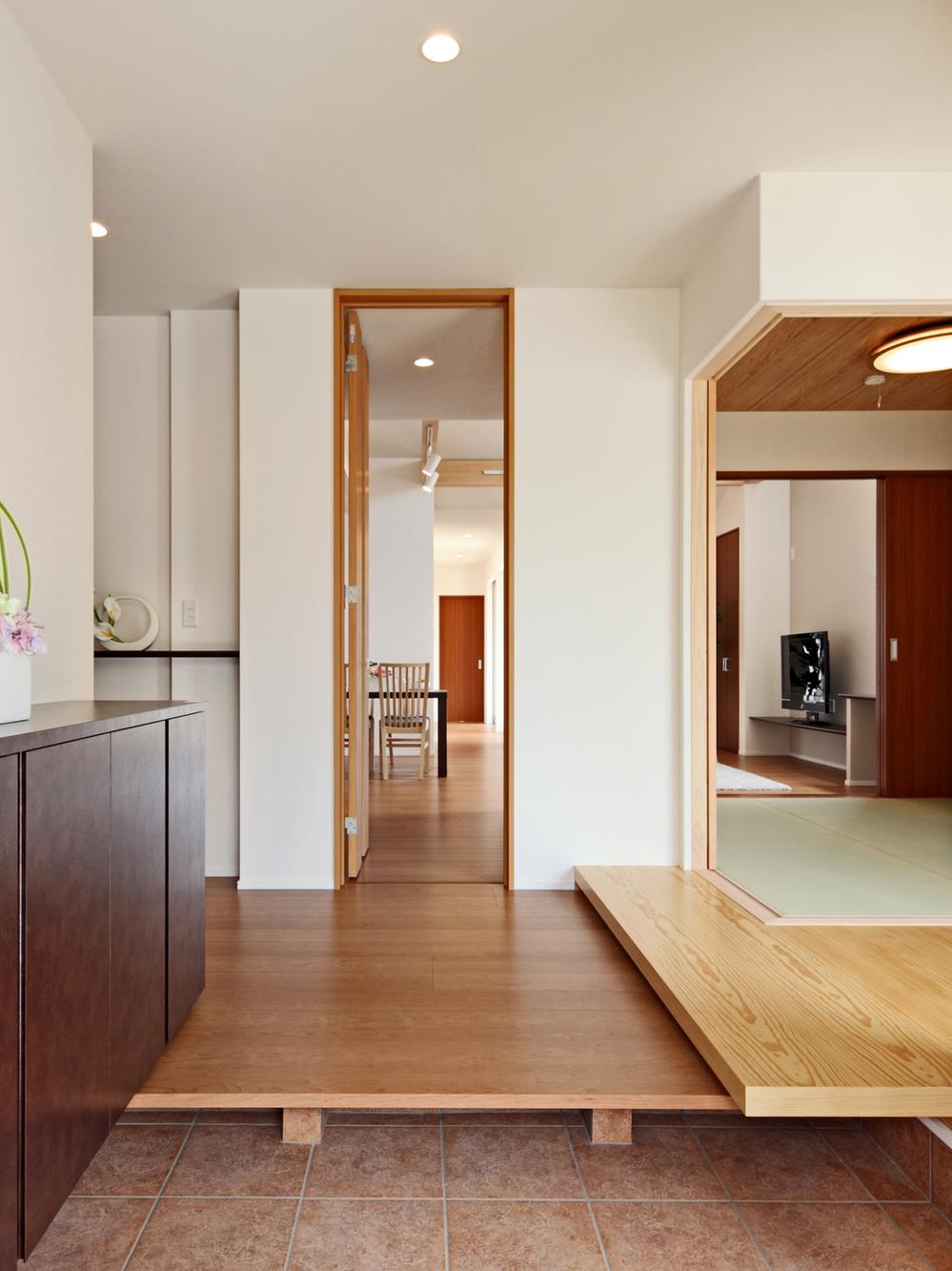 Model house photo. A Japanese-style design with elaborate high design, Entrance to like oozes atmosphere, such as the restaurant. If little errands, Here, is assured wide enough to have enough support (F No. land model house entrance)