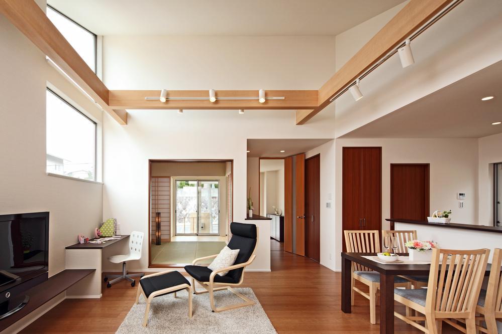 Model house photo. Imposing completion of the F No. land model house! By all means, please realize the size of the room in a local. 