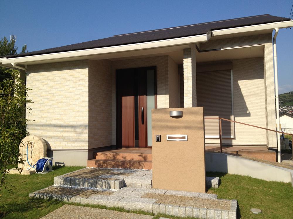 Local appearance photo. Spacious F No. land model house appearance of appearance. It also enjoys gardening and home garden in this just wide with your garden. (F No. land model house)