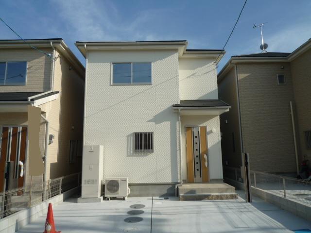 Local appearance photo. 2 Building local appearance photo