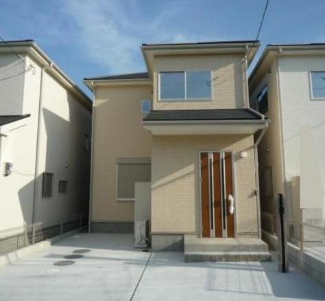 Local appearance photo. Bright house with plenty of sunshine