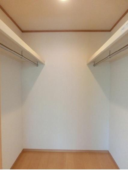 Receipt. Walk-in closet