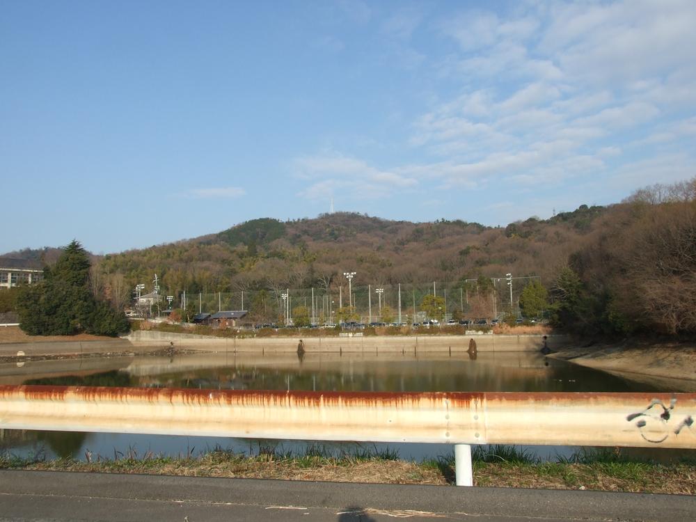 park. Ikaruga Kenmin 800m until the playground