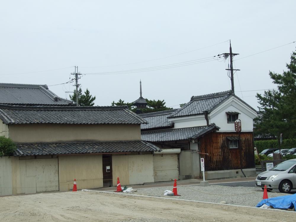 View photos from the local. Five-story pagoda looks slightly from the scene. 