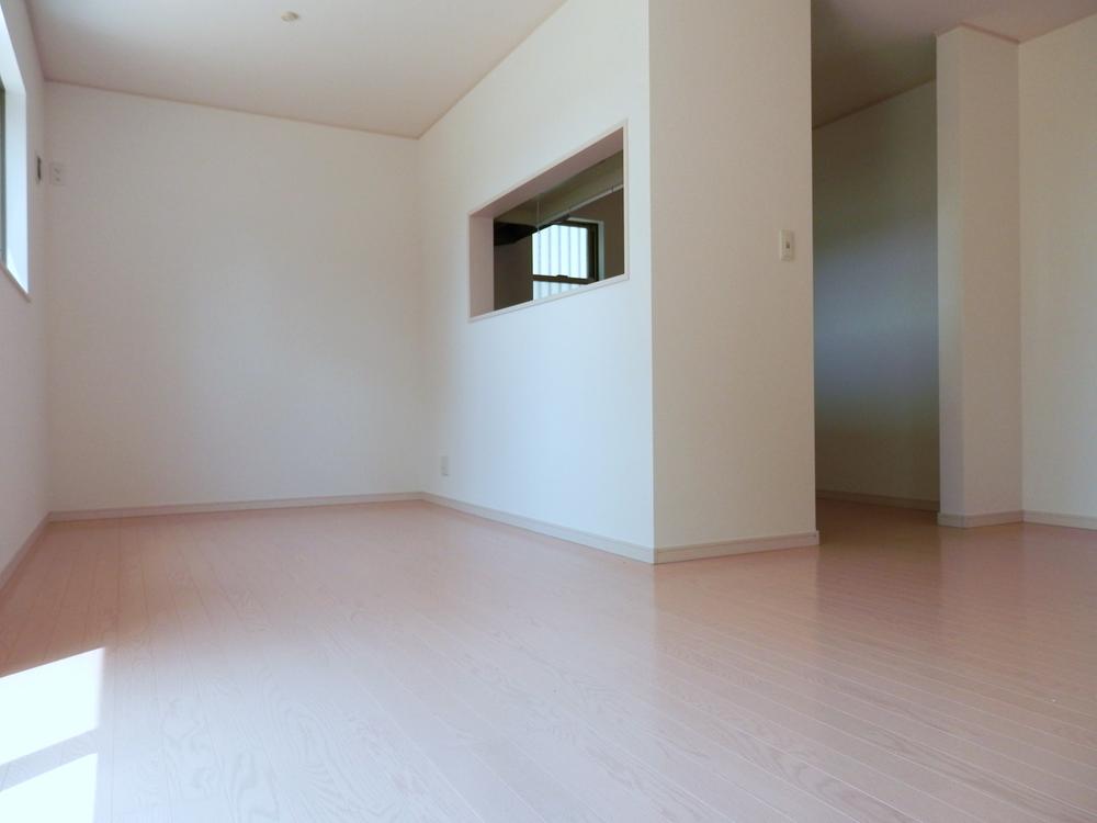 Same specifications photos (living)