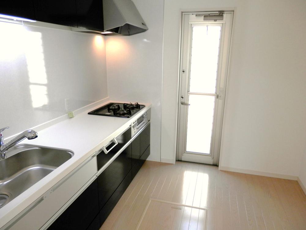 Same specifications photo (kitchen)