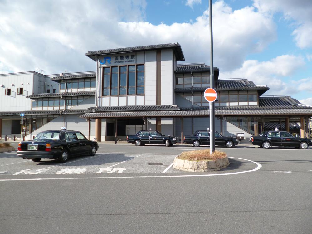 station. Kansai Main Line Horyuji 800m to the Train Station