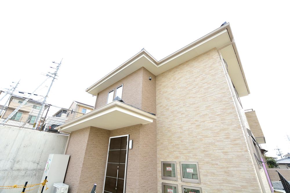 Local appearance photo. 2014 mid-January will be completed Panasonic earthquake resistant housing construction method adopted is a building by all means, please visitors once