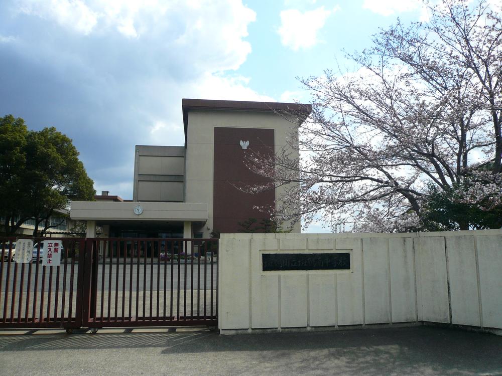 Junior high school. Oji Municipal Oji-up to junior high school 1608m
