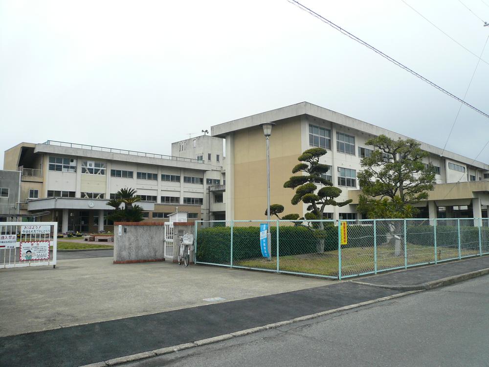 Primary school. Ikaruga Municipal Ikaruga to Nishi Elementary School 860m