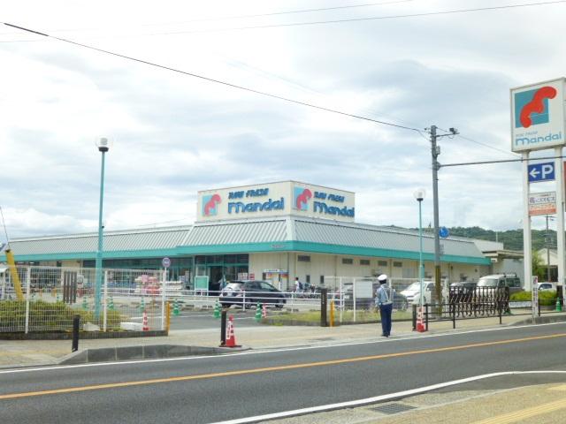 Supermarket. Thousands of years 1000m to Horyuji Temple shop