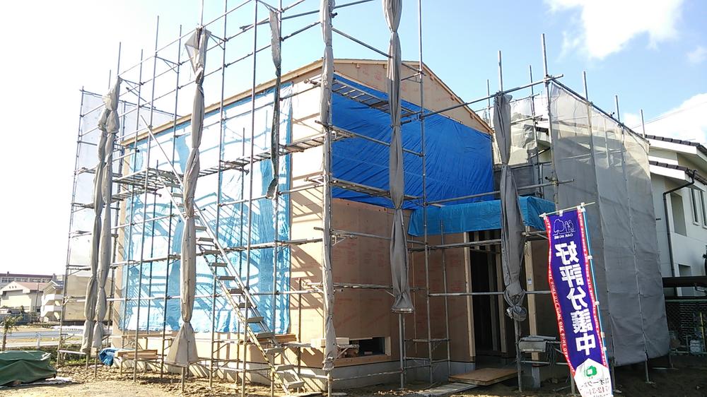 Local photos, including front road. Local (12 May 2013) Shooting