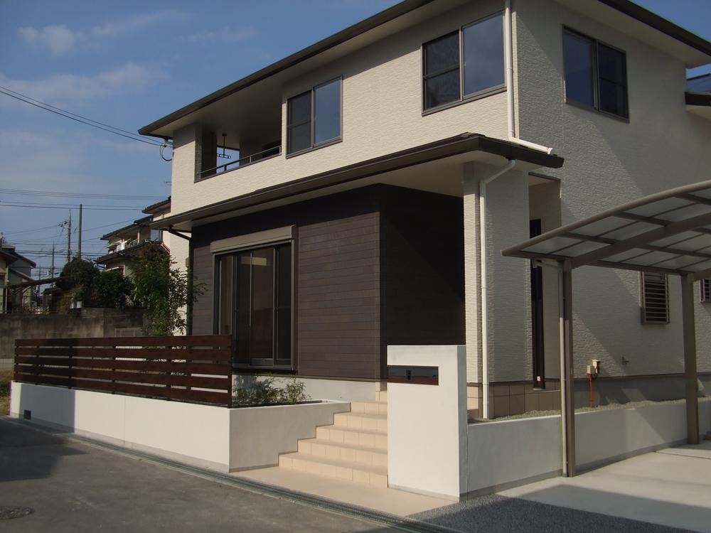 Local appearance photo. Example of construction Exterior Photos