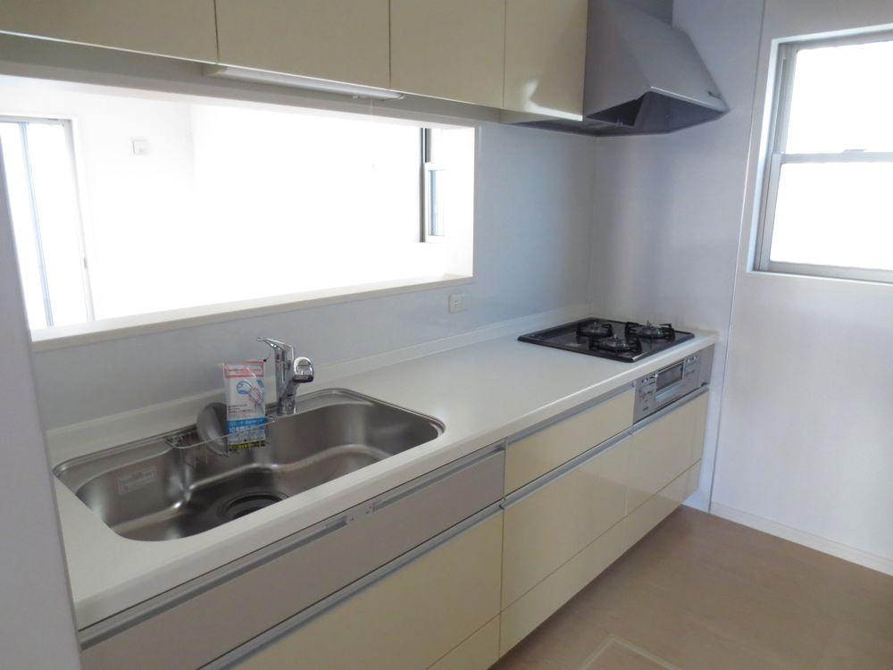 Kitchen.  ■ Quiet sink, System kitchen of artificial marble top plate is equipped with water purification function ■ 