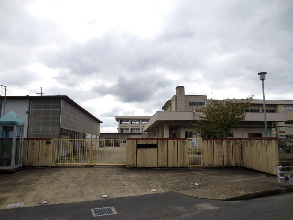 Primary school. Ikaruga Municipal Ikaruga 710m to East Elementary School