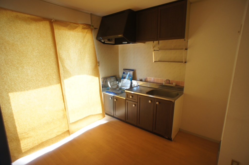 Living and room. Also available as 1LDK by removing the door!