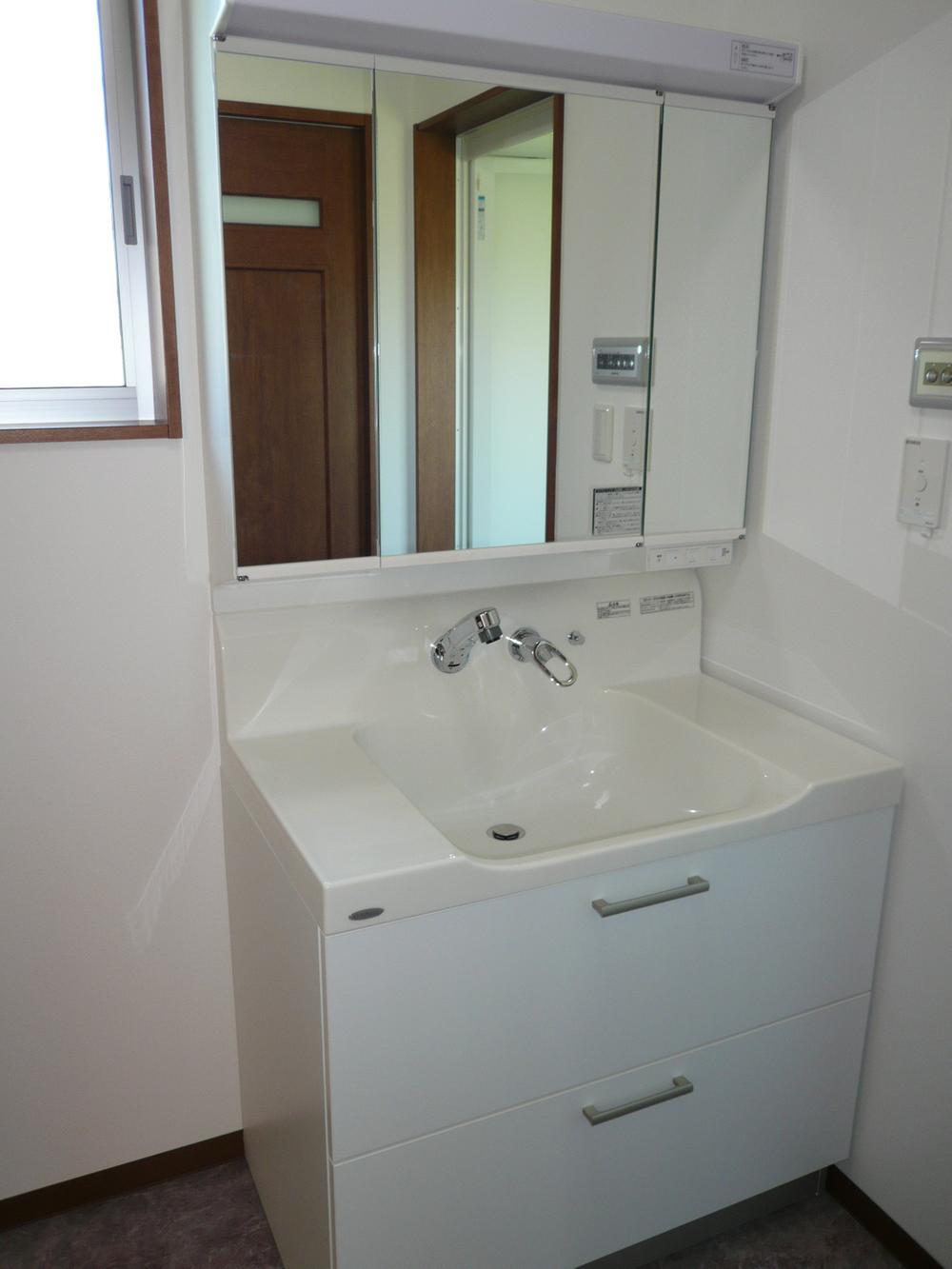 Wash basin, toilet. Same specifications construction cases