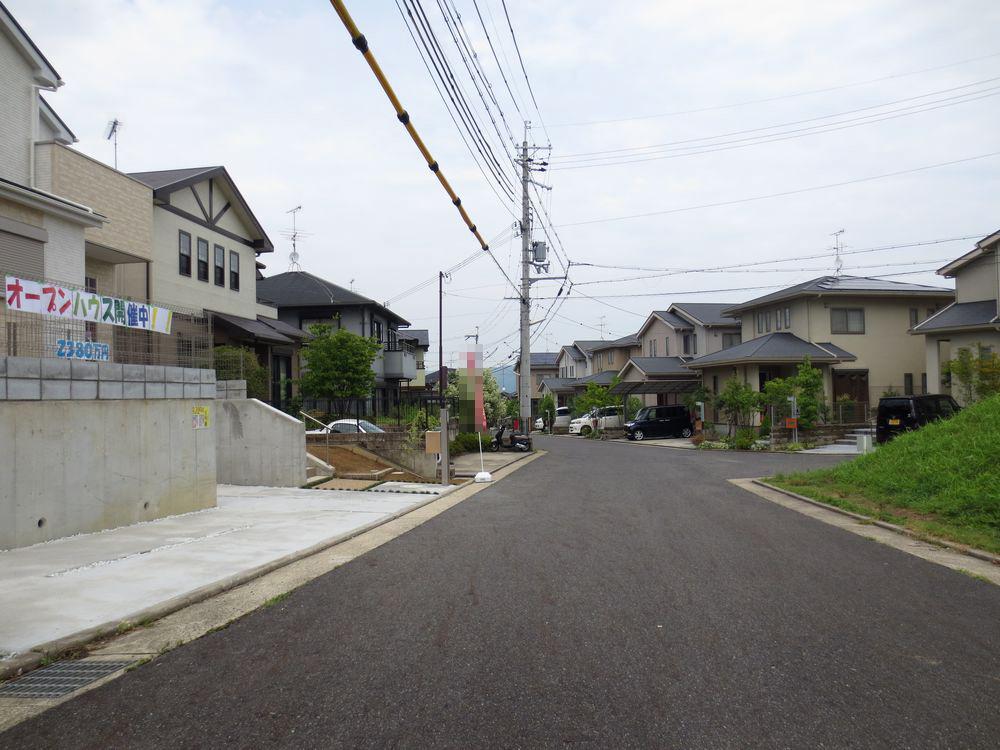 Local photos, including front road. ■ There is a feeling of opening in the front road about 6m ■