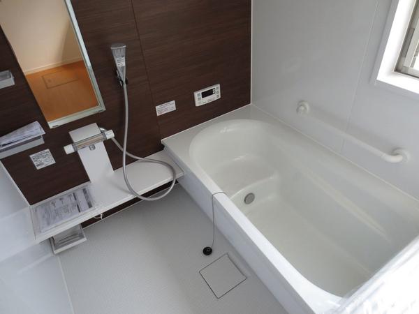 Bathroom. ■ Bathtub size 1 pyeong size ・ Automatic hot water beam ・ Add-fired with function ・ With bathroom heating dryer (No. 3 land bathroom) ■