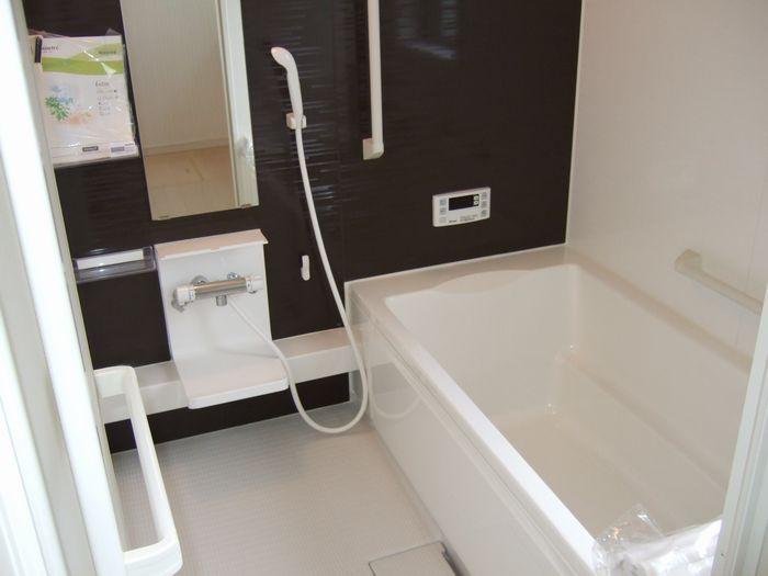 Bathroom. The company construction cases