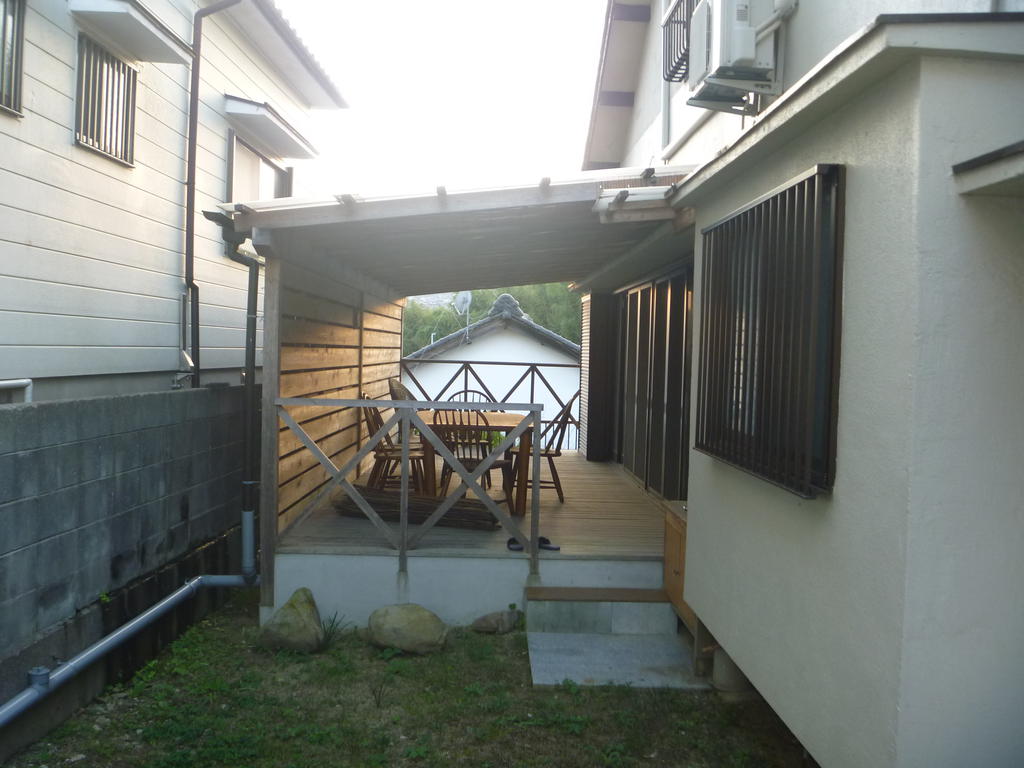 Other. Wood deck (roof closed)