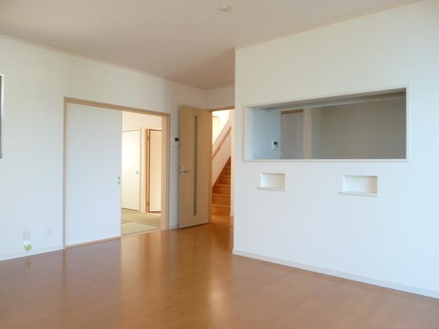 Same specifications photos (living)