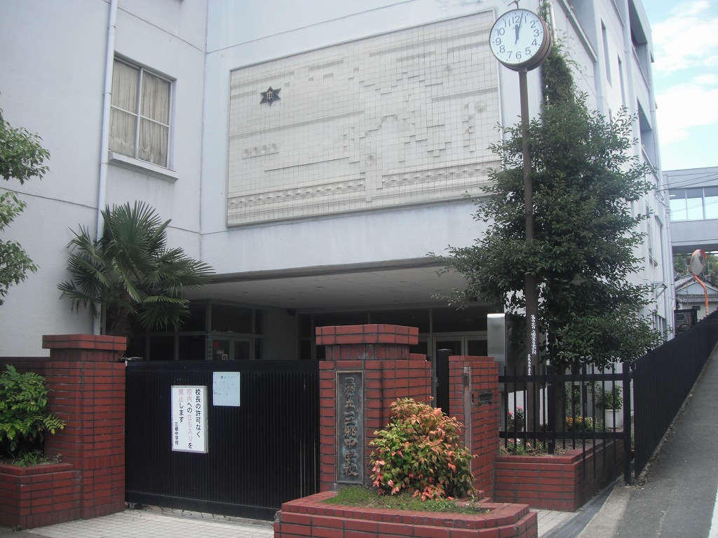 Junior high school. Misato Municipal Misato junior high school (junior high school) up to 2119m