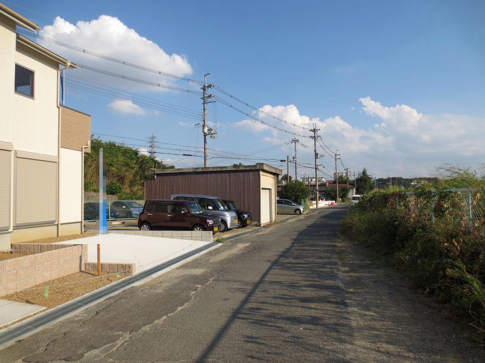 Local photos, including front road.  ■ In front 6m road, Parking is also easy travel ■ 